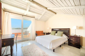 Cozy 3 bed duplex apartment with shared swimming pool in Nueva Andalucia